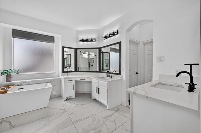 2208 Grizzly Run Lane, Euless, TX 76039
