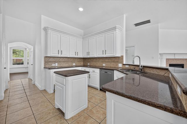 2208 Grizzly Run Lane, Euless, TX 76039