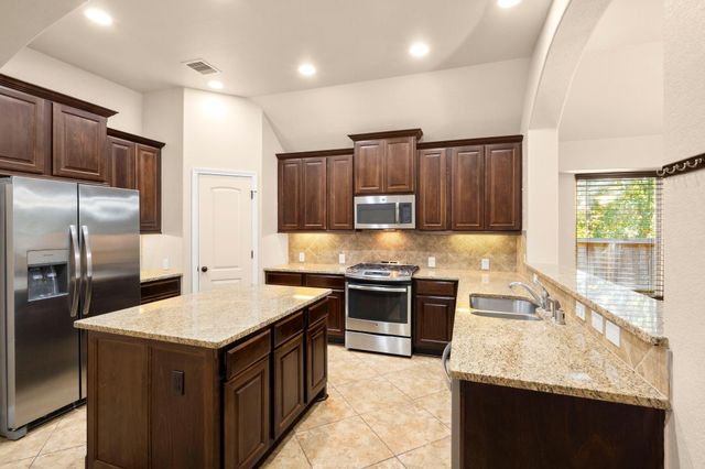 110 Logan Pass Court, Montgomery, TX 77316