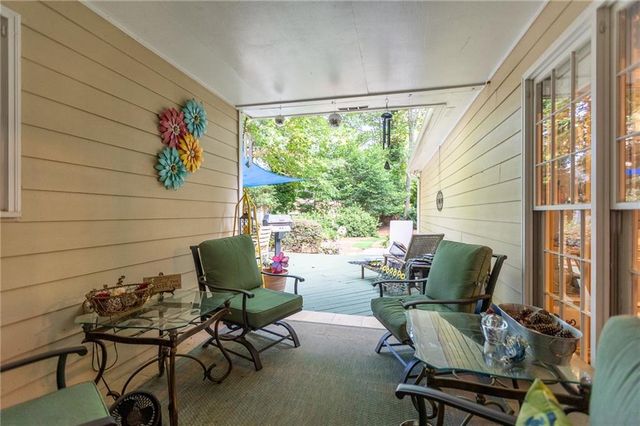 5677 Fairwood Drive NW, Acworth, GA 30101