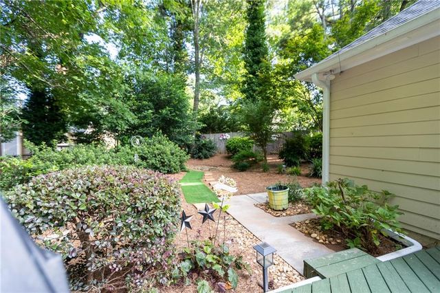 5677 Fairwood Drive NW, Acworth, GA 30101
