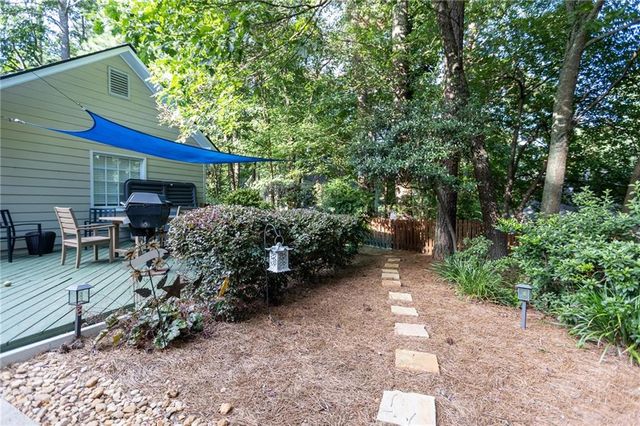 5677 Fairwood Drive NW, Acworth, GA 30101