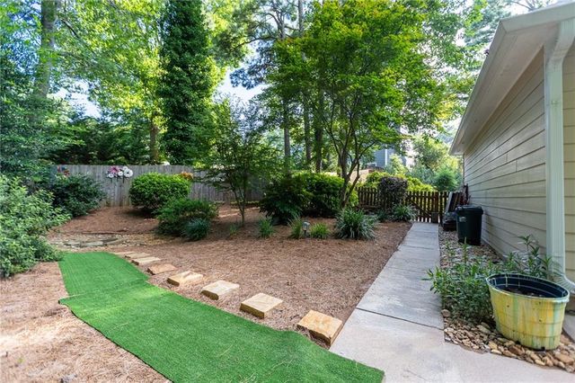 5677 Fairwood Drive NW, Acworth, GA 30101