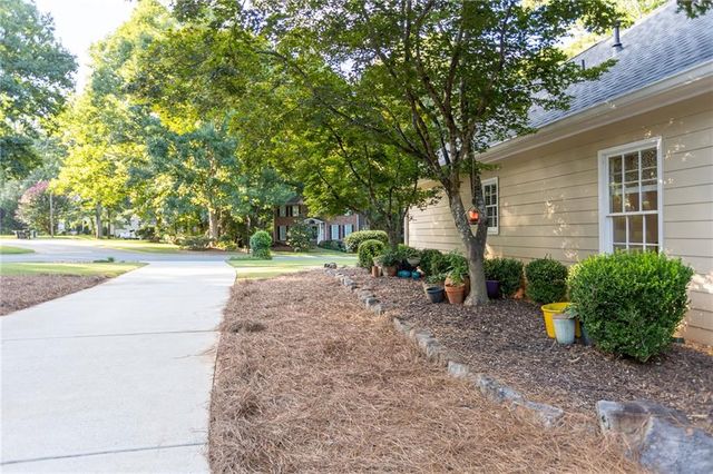 5677 Fairwood Drive NW, Acworth, GA 30101