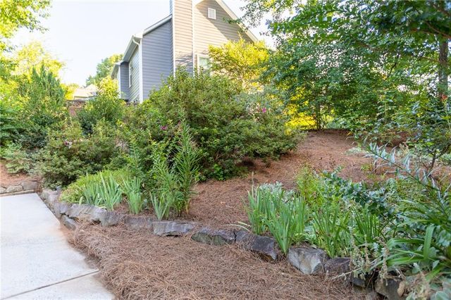 5677 Fairwood Drive NW, Acworth, GA 30101