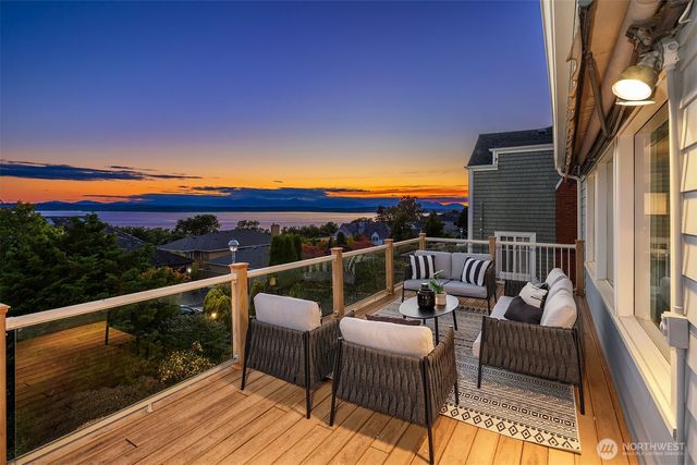 2449 43rd Avenue W, Seattle, WA 98199
