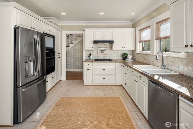 2449 43rd Avenue W, Seattle, WA 98199