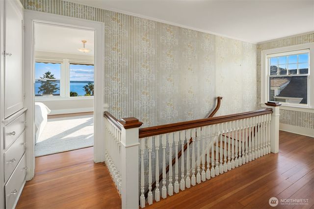 2449 43rd Avenue W, Seattle, WA 98199