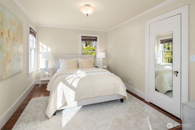 2449 43rd Avenue W, Seattle, WA 98199
