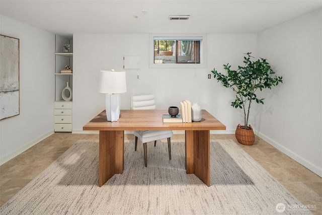 2449 43rd Avenue W, Seattle, WA 98199