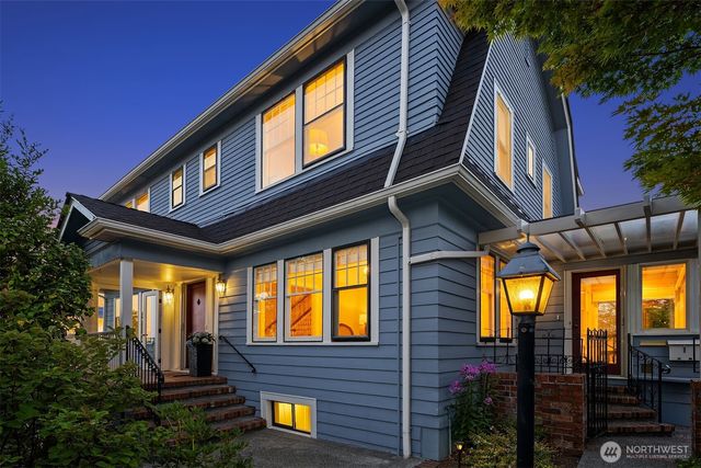 2449 43rd Avenue W, Seattle, WA 98199