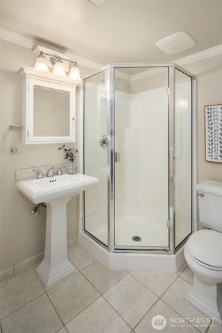 2449 43rd Avenue W, Seattle, WA 98199