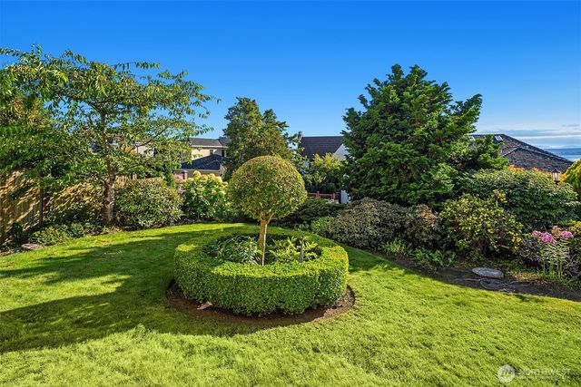2449 43rd Avenue W, Seattle, WA 98199