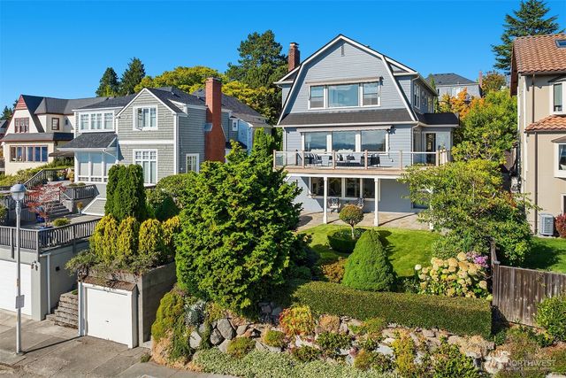 2449 43rd Avenue W, Seattle, WA 98199