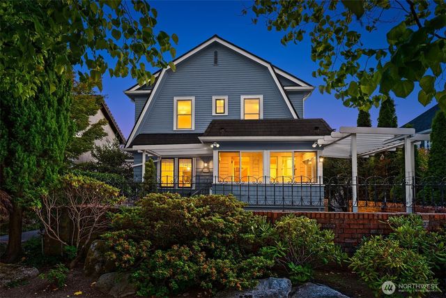2449 43rd Avenue W, Seattle, WA 98199