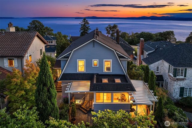 2449 43rd Avenue W, Seattle, WA 98199