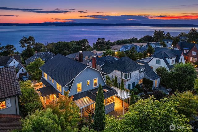 2449 43rd Avenue W, Seattle, WA 98199