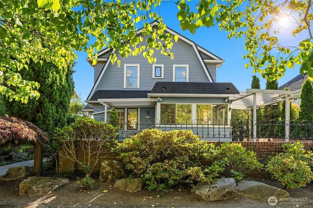2449 43rd Avenue W, Seattle, WA 98199