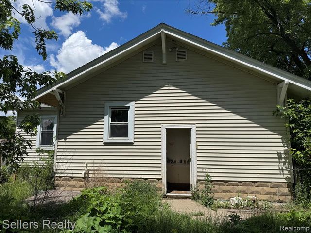 2060 E Williamson Street, Burton, MI 48529