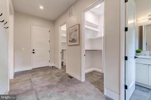 506 KINGSLEY RD SW, Vienna, VA 22180