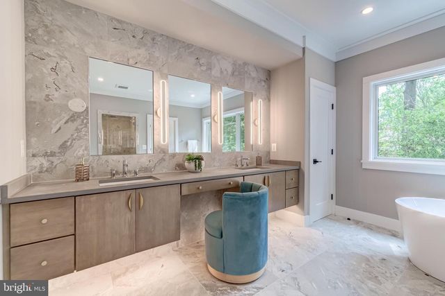 506 KINGSLEY RD SW, Vienna, VA 22180