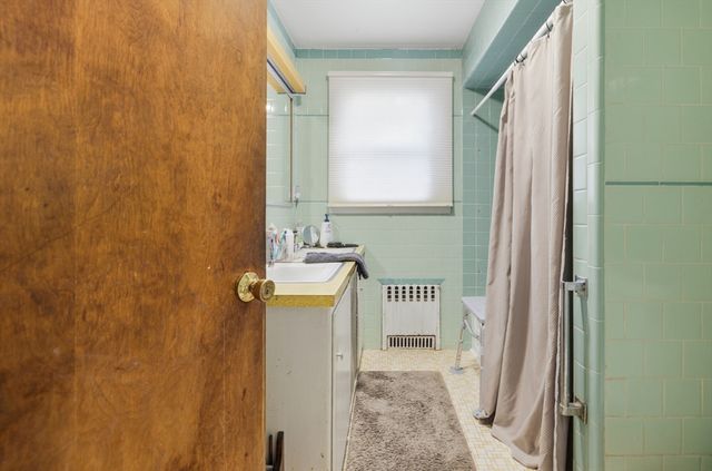 345 Gardner St, New Bedford, MA 02740