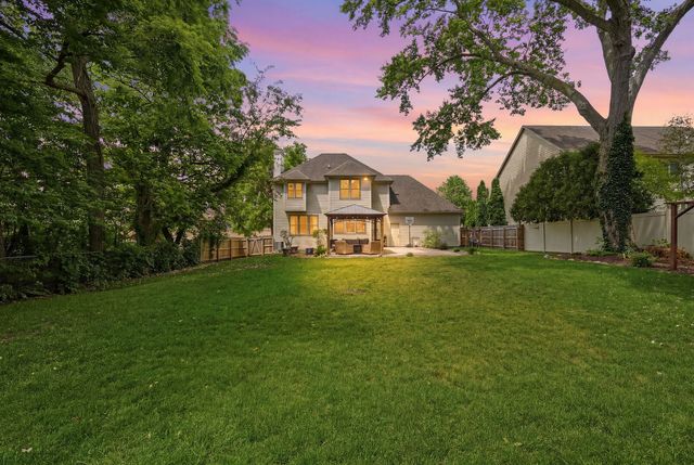 118 N 11th Avenue, St. Charles, IL 60174