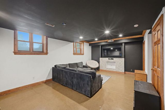 118 N 11th Avenue, St. Charles, IL 60174
