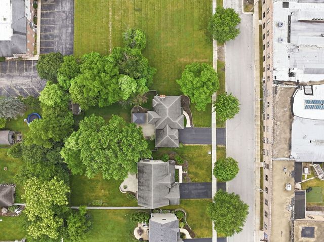 118 N 11th Avenue, St. Charles, IL 60174