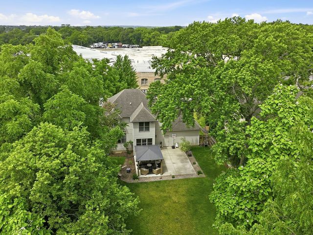 118 N 11th Avenue, St. Charles, IL 60174
