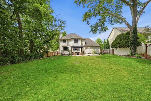 118 N 11th Avenue, St. Charles, IL 60174