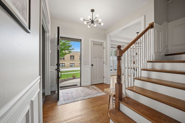 118 N 11th Avenue, St. Charles, IL 60174