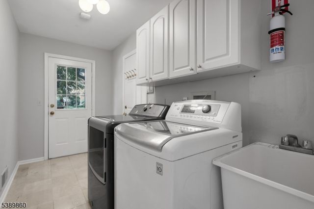 135 Woods End Dr, Bernards Twp., NJ 07920