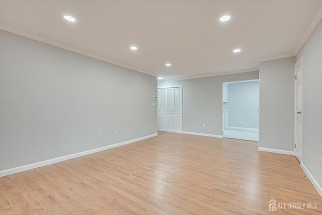 1213 N Oaks Boulevard N, North Brunswick, NJ 08902