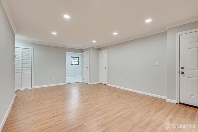 1213 N Oaks Boulevard N, North Brunswick, NJ 08902