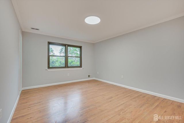 1213 N Oaks Boulevard N, North Brunswick, NJ 08902