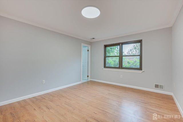 1213 N Oaks Boulevard N, North Brunswick, NJ 08902