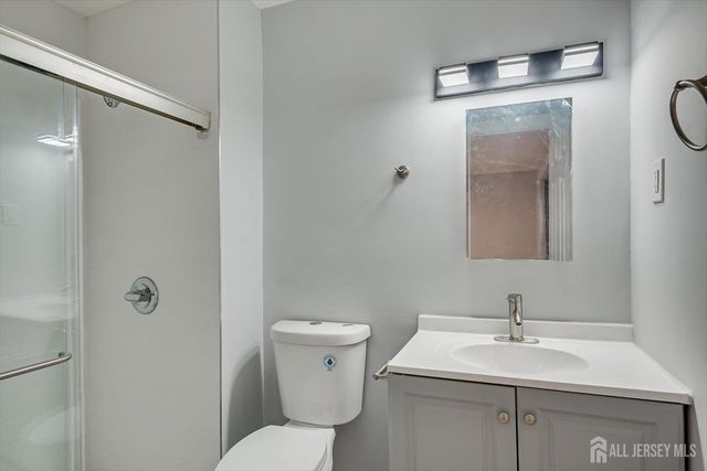 1213 N Oaks Boulevard N, North Brunswick, NJ 08902