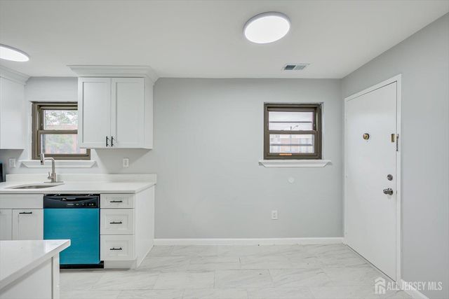 1213 N Oaks Boulevard N, North Brunswick, NJ 08902