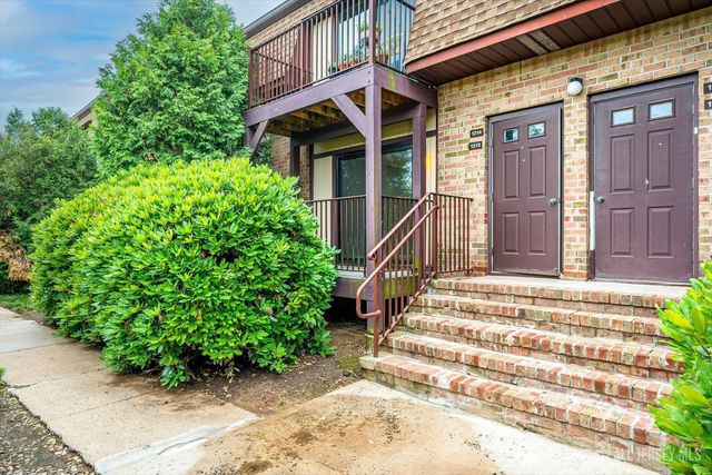 1213 N Oaks Boulevard N, North Brunswick, NJ 08902