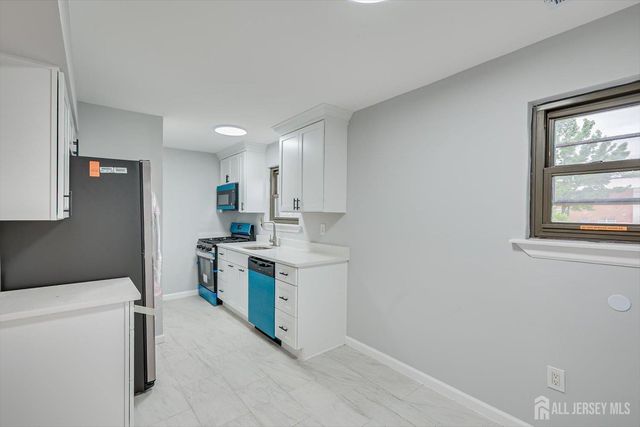 1213 N Oaks Boulevard N, North Brunswick, NJ 08902