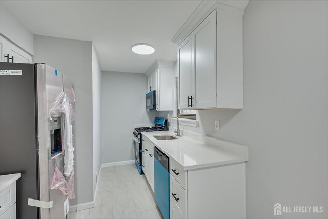 1213 N Oaks Boulevard N, North Brunswick, NJ 08902