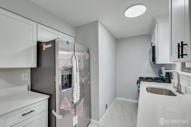 1213 N Oaks Boulevard N, North Brunswick, NJ 08902