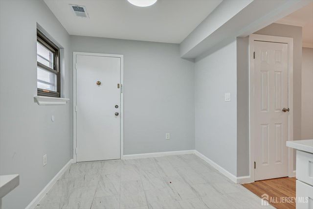 1213 N Oaks Boulevard N, North Brunswick, NJ 08902