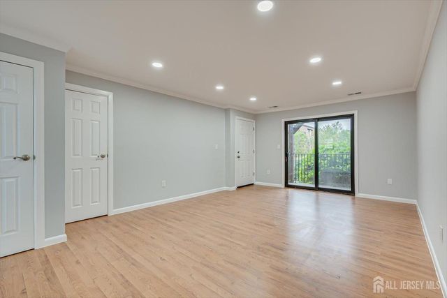 1213 N Oaks Boulevard N, North Brunswick, NJ 08902