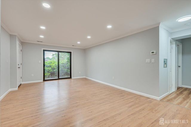 1213 N Oaks Boulevard N, North Brunswick, NJ 08902