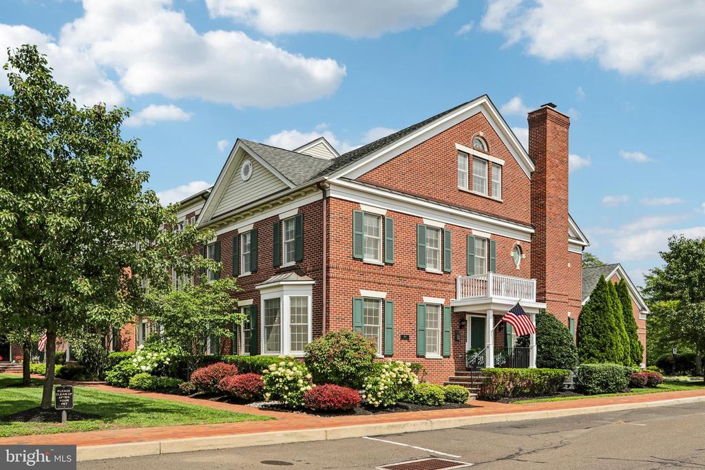405 E CENTRE AVE, NEWTOWN, PA 18940 — photo 2
