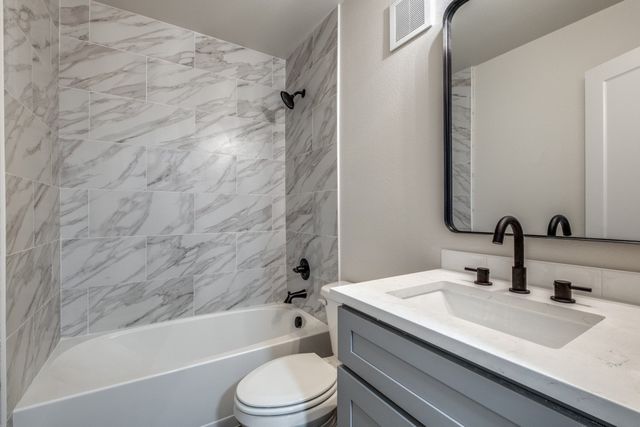 5909 Gaston Avenue 203, Dallas, TX 75214