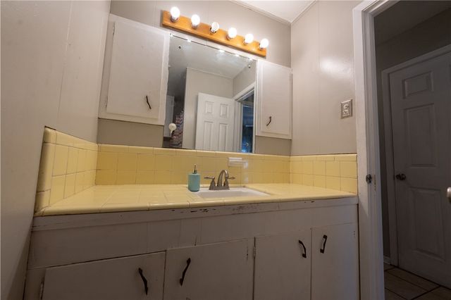 1719 Austin St, Portland, TX 78374