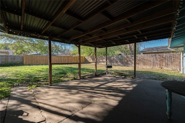 1719 Austin St, Portland, TX 78374